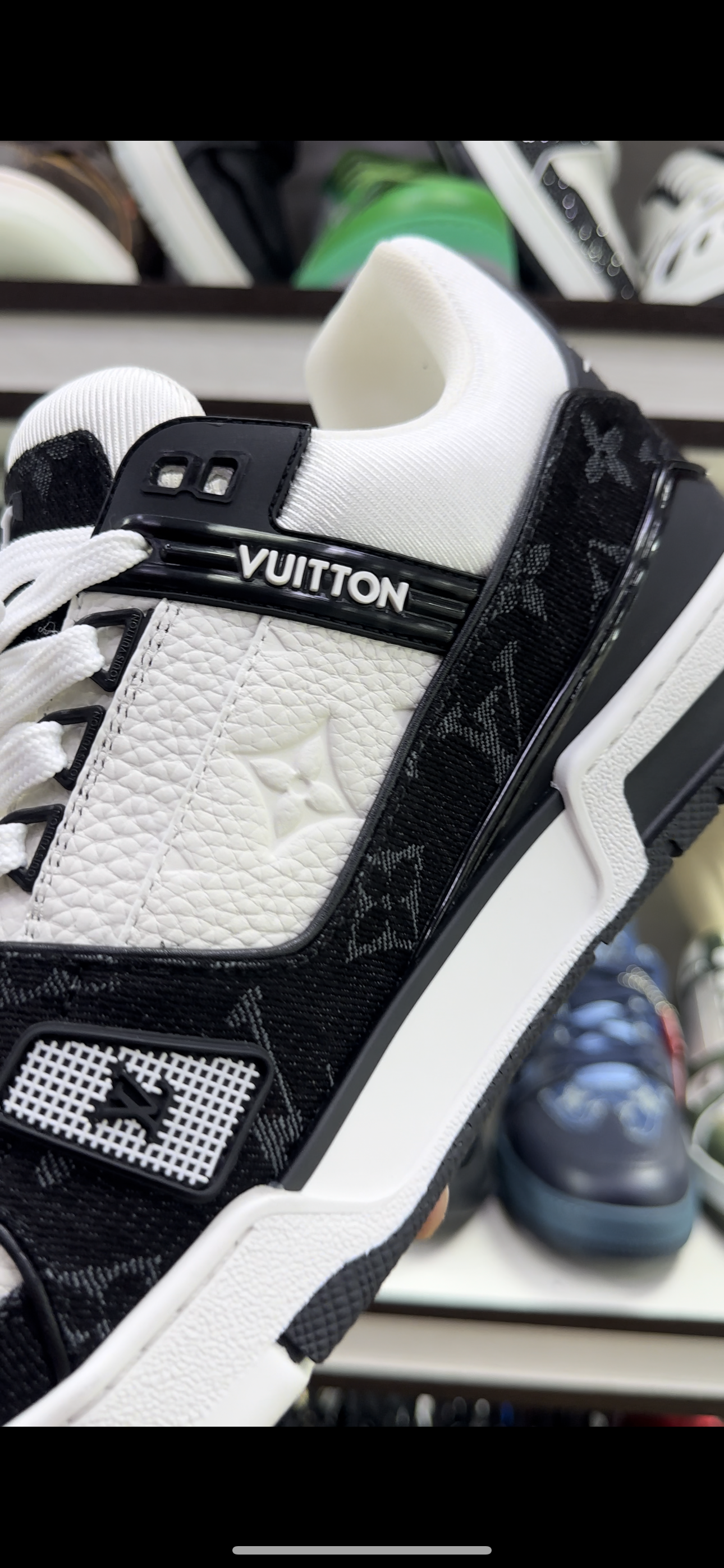 LV - TRAINNER - Black white