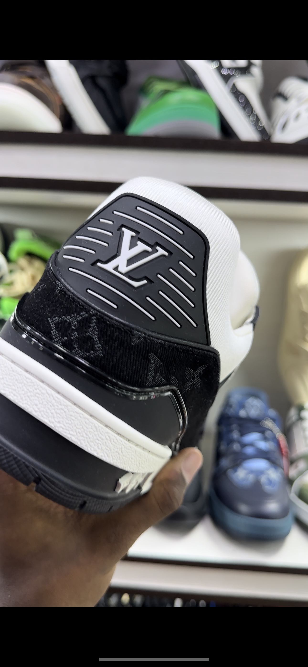 LV - TRAINNER - Black white