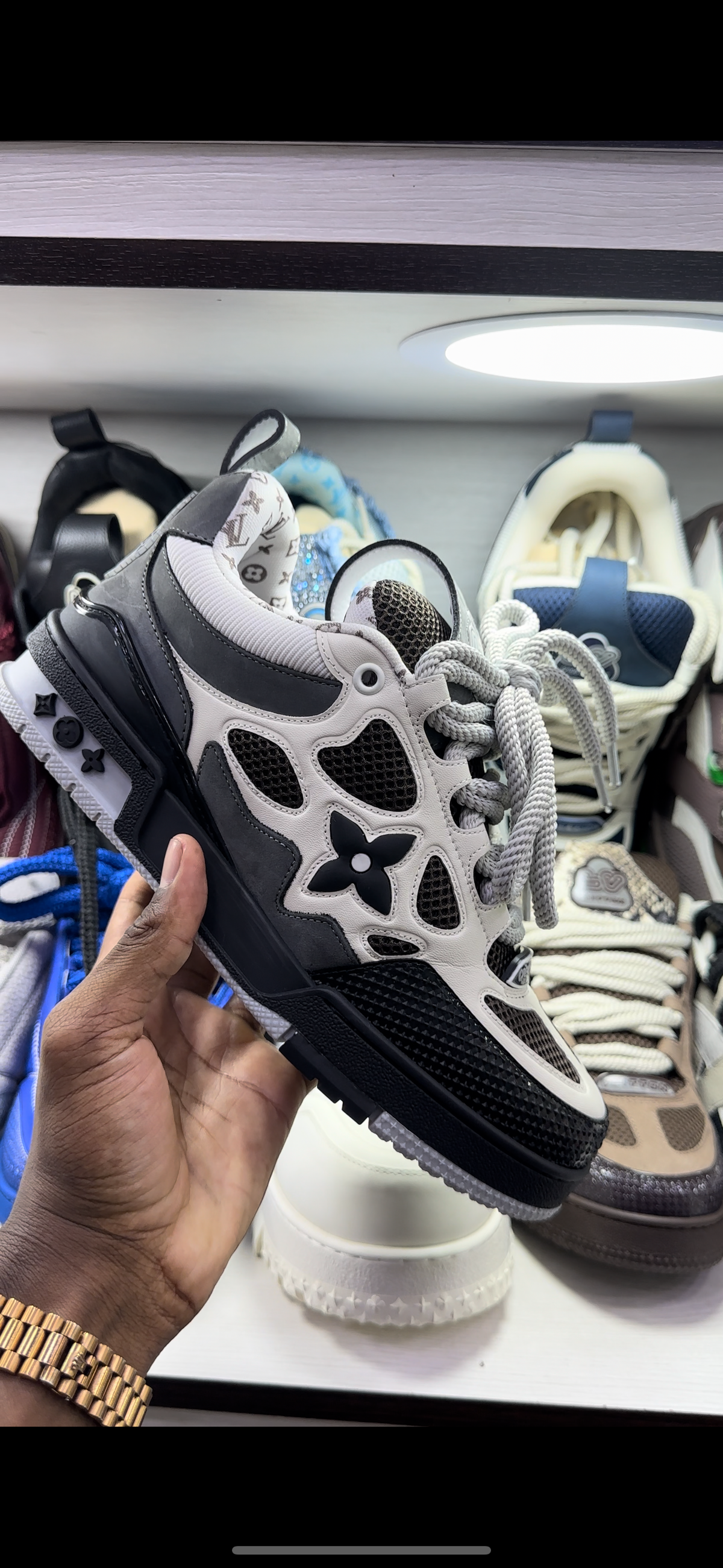 LV - 1854 GREY