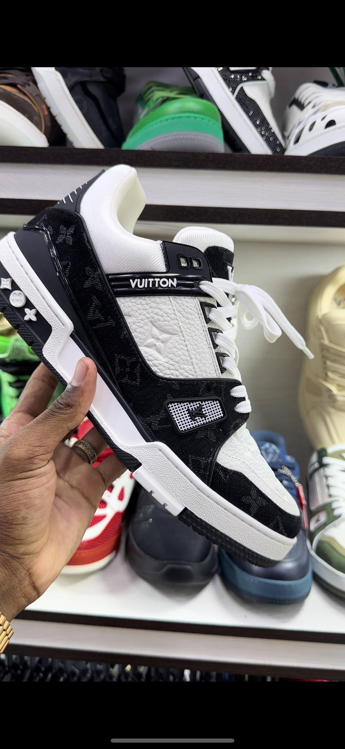 LV - TRAINNER - Black white