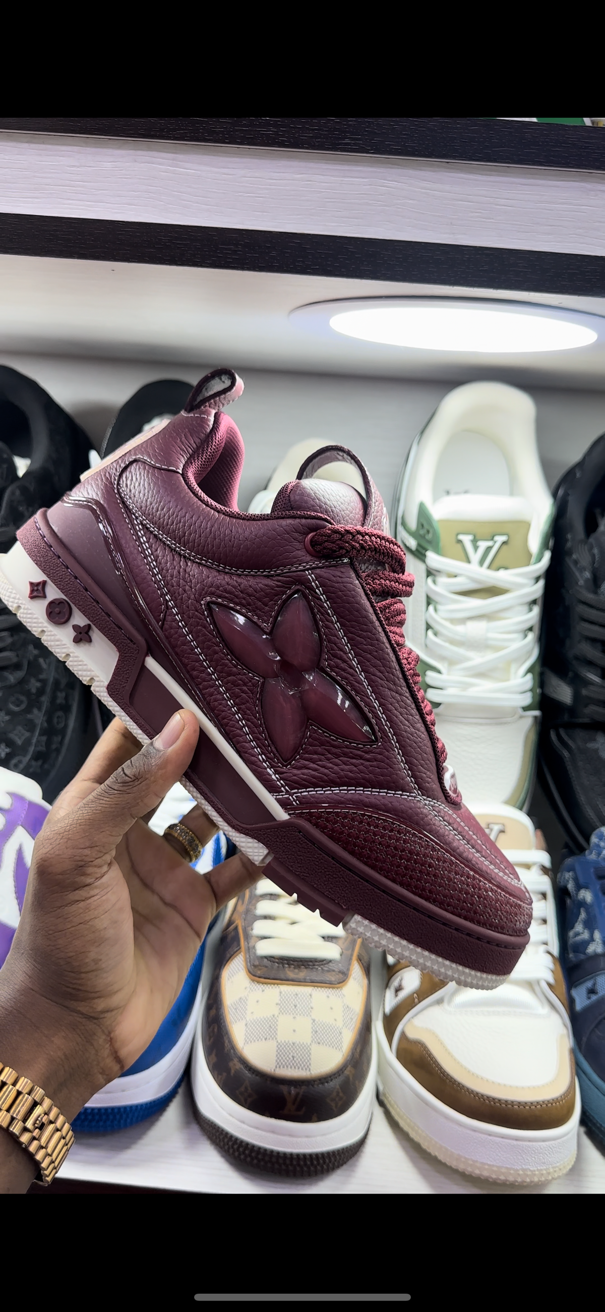 LV - 1854 Couro vinho