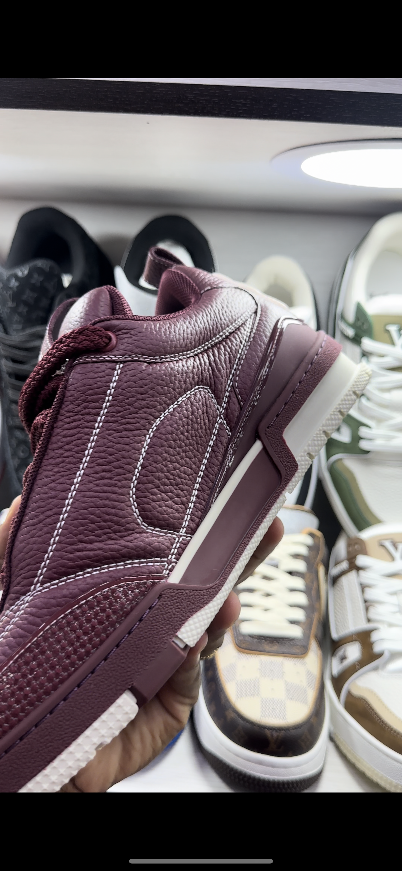 LV - 1854 Couro vinho