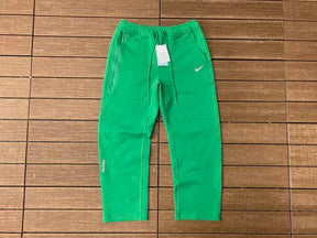 Calça NK x NOCTA Tech Fleece Stadium Green/Sail